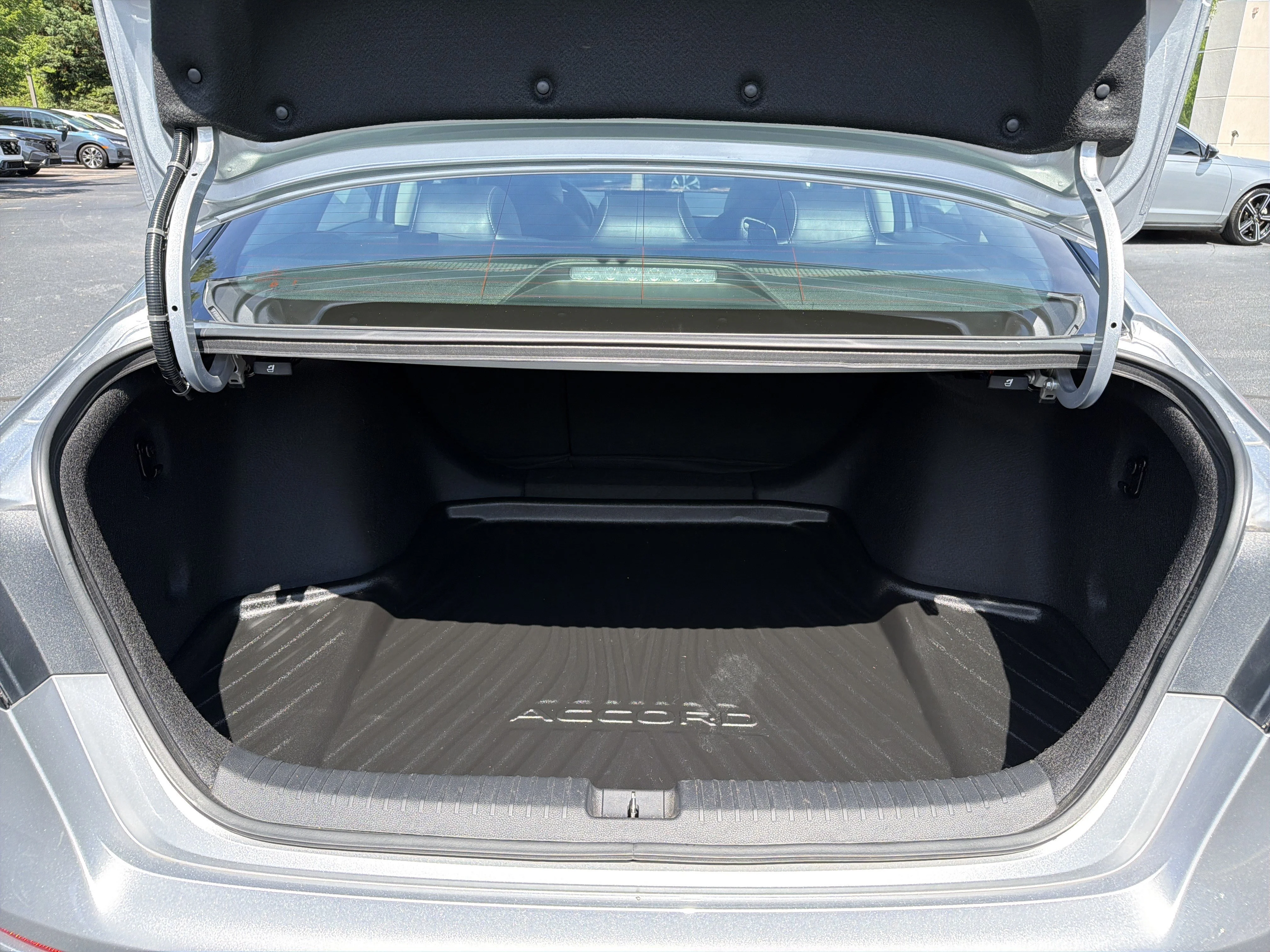 Certified Used 2025 Solar Silver Metallic Honda Touring image 24