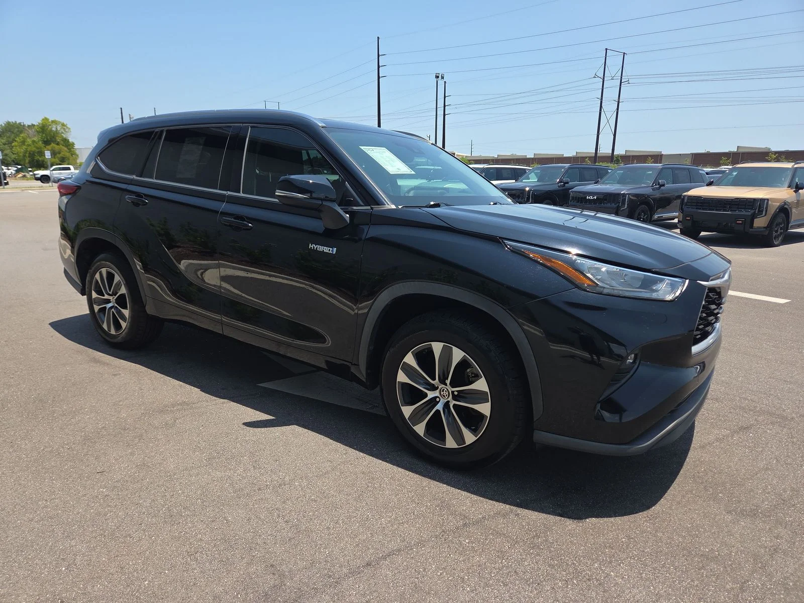 Used 2020 Midnight Black Metallic Toyota XLE image 8
