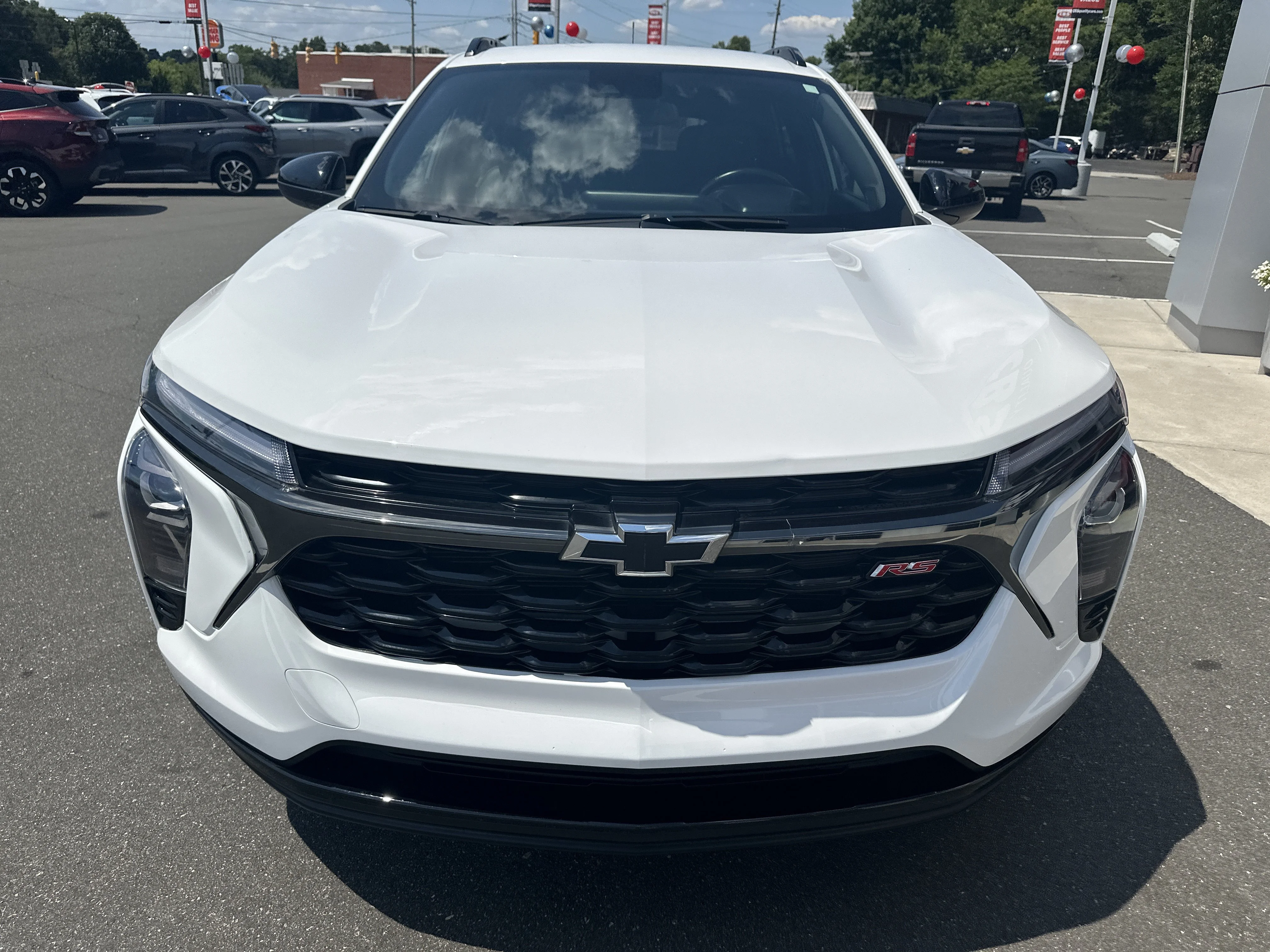 Used 2025 Summit White Chevrolet 2RS image 3
