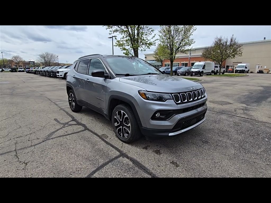 Certified Used 2024  Jeep Limited image 9