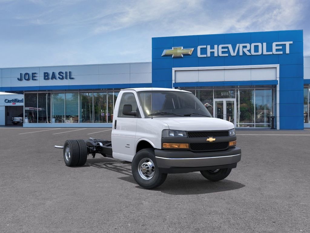 2025 Chevrolet Express 3500 159" WB's photo