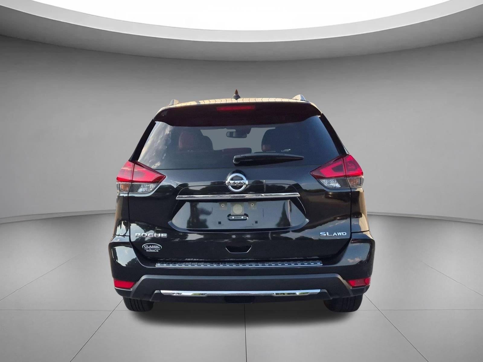Used 2018 Magnetic Black Nissan SL image 4