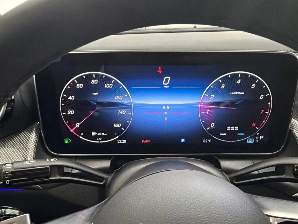 New 2027 White Mercedes-Benz GLC 300 image 30