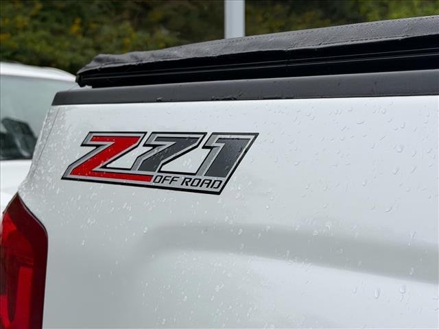 Used 2017 Iridescent Pearl Tricoat Chevrolet LTZ image 10