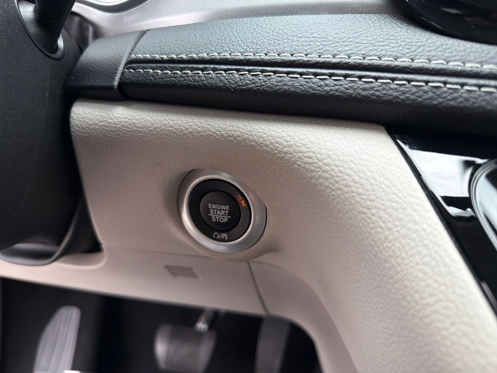 Used 2023 Crystal Metallic Chrysler Touring L image 24