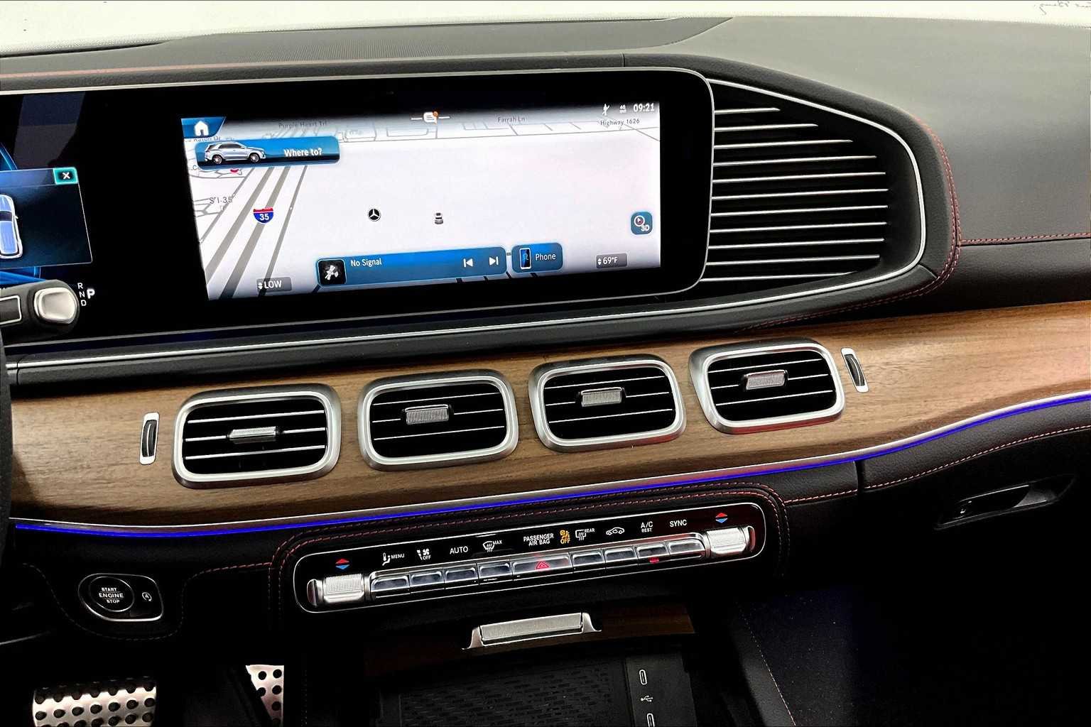 New 2025 MANUFAKTUR Moonlight White Metallic Mercedes-Benz AMG® GLE 53 image 5