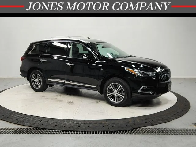 Used 2020 Black INFINITI LUXE image 1