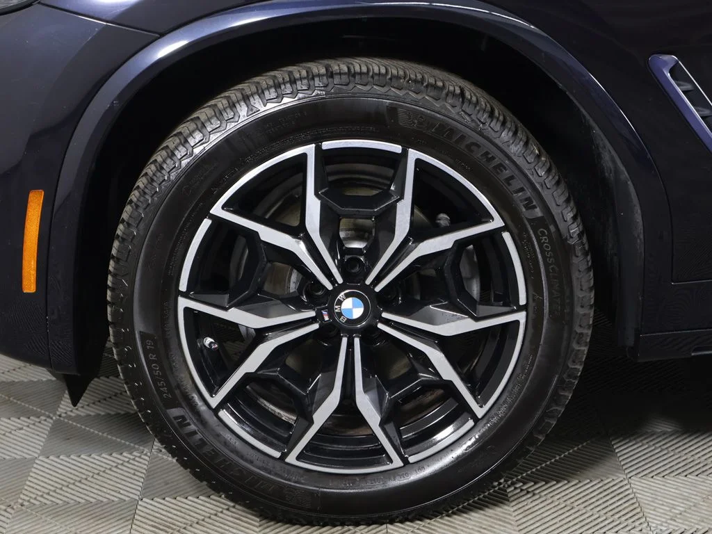 Used 2022 Carbon Black Metallic BMW xDrive30i image 25
