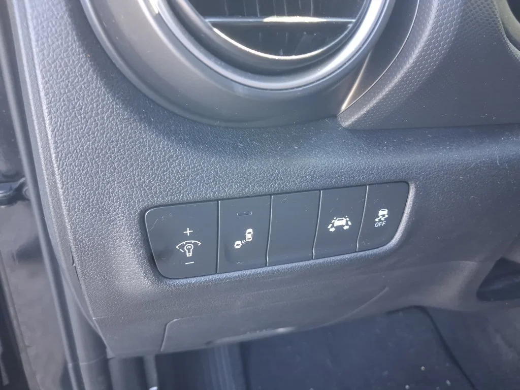 Used 2020 Black Hyundai SEL image 22