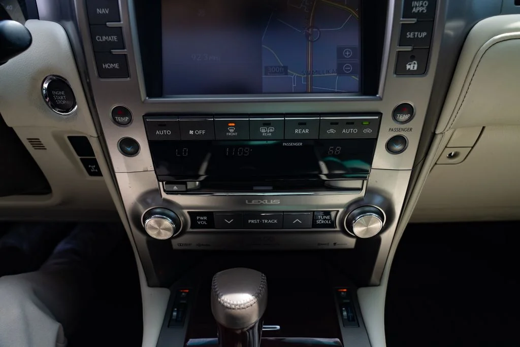 Used 2016 Red Lexus 460 Luxury image 18