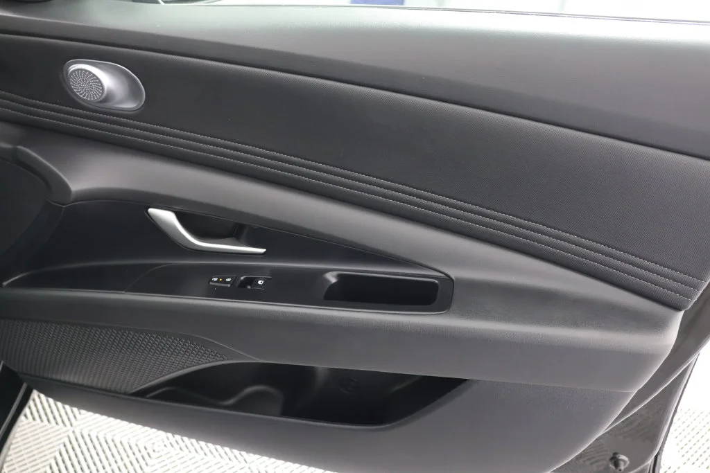 Used 2025 Abyss Black Hyundai SEL Convenience image 29