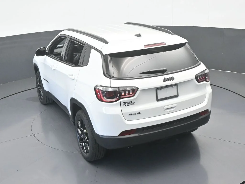 New 2026 Bright White Clear-Coat Exterior Paint Jeep Latitude image 42