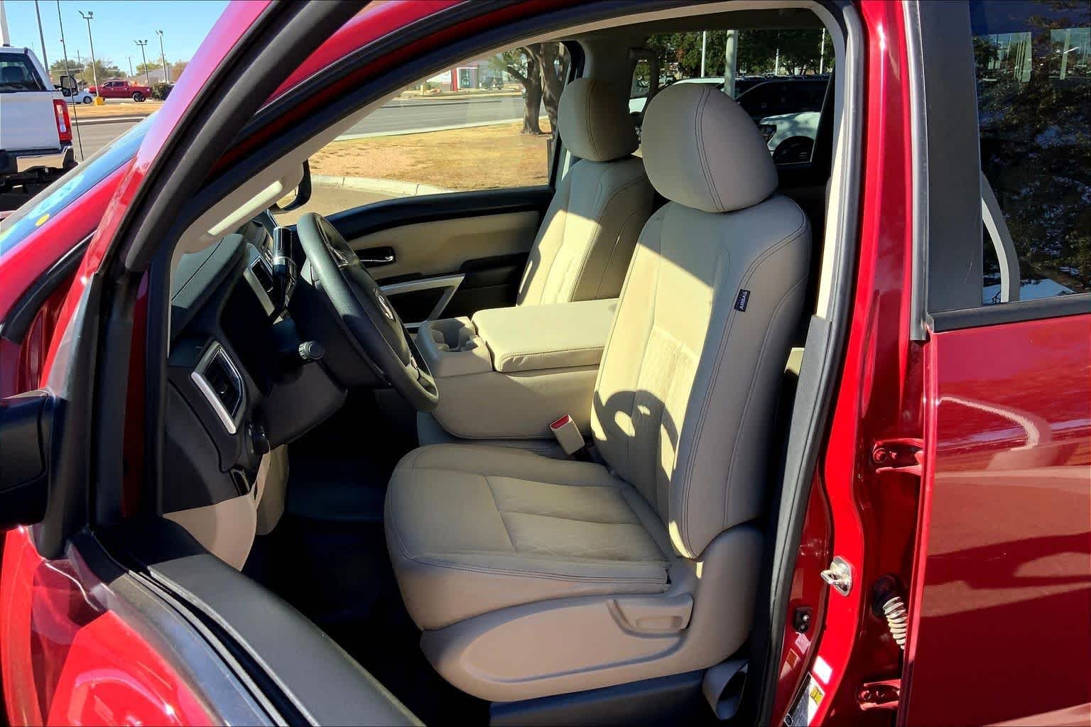 Pre-Owned 2017 Nissan Titan SV