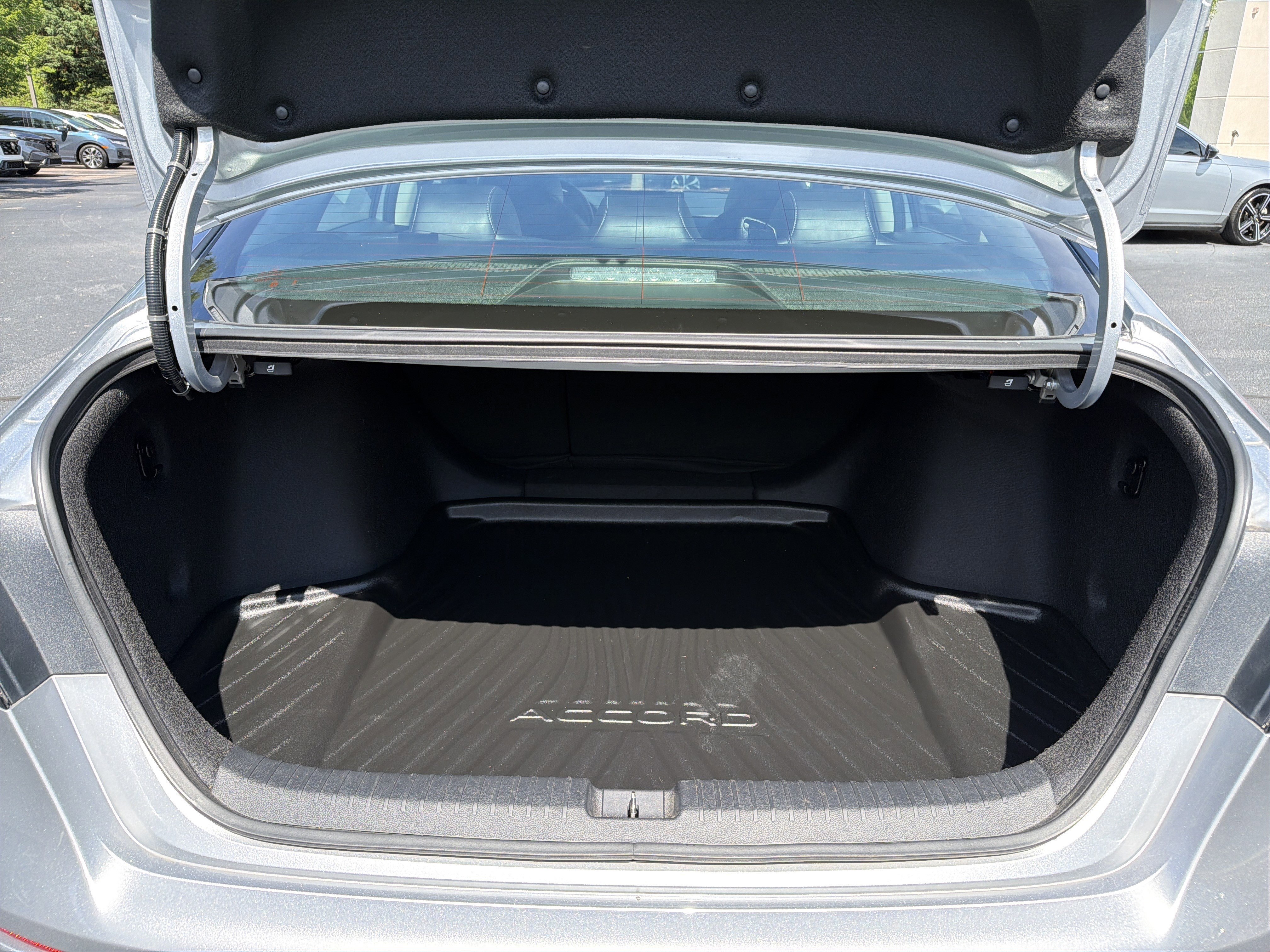 Certified Used 2025 Solar Silver Metallic Honda Touring image 24