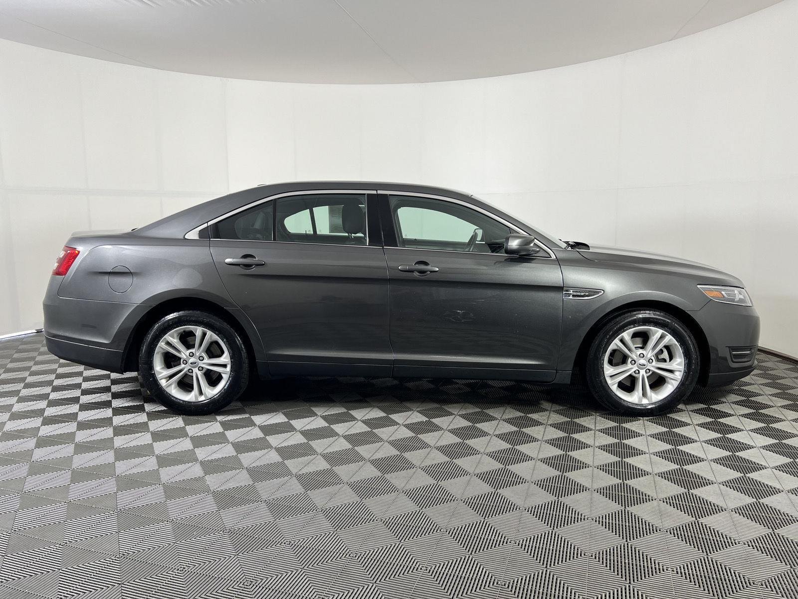 Used 2018 Magnetic Ford SEL image 2