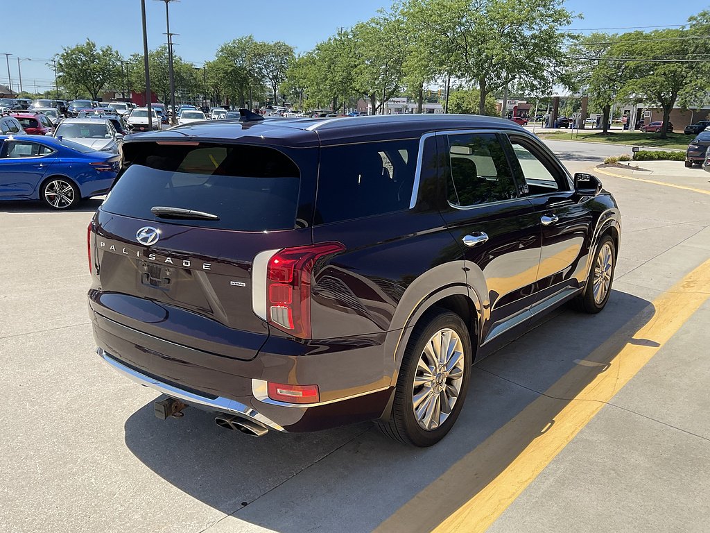 Used 2020 Sierra Burgundy Hyundai Limited image 3