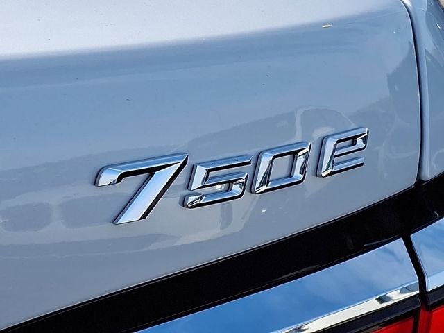2026 BMW 7 Series 750e - Photo 21
