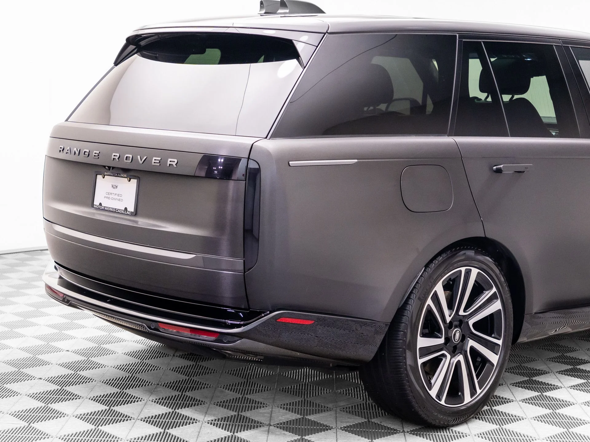 Used 2023  Land Rover Autobiography image 34