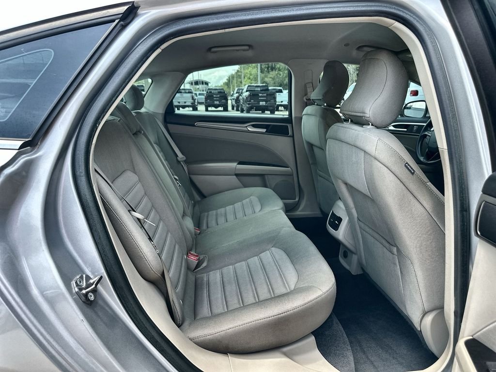 Used 2018 Silver Ford SE image 25