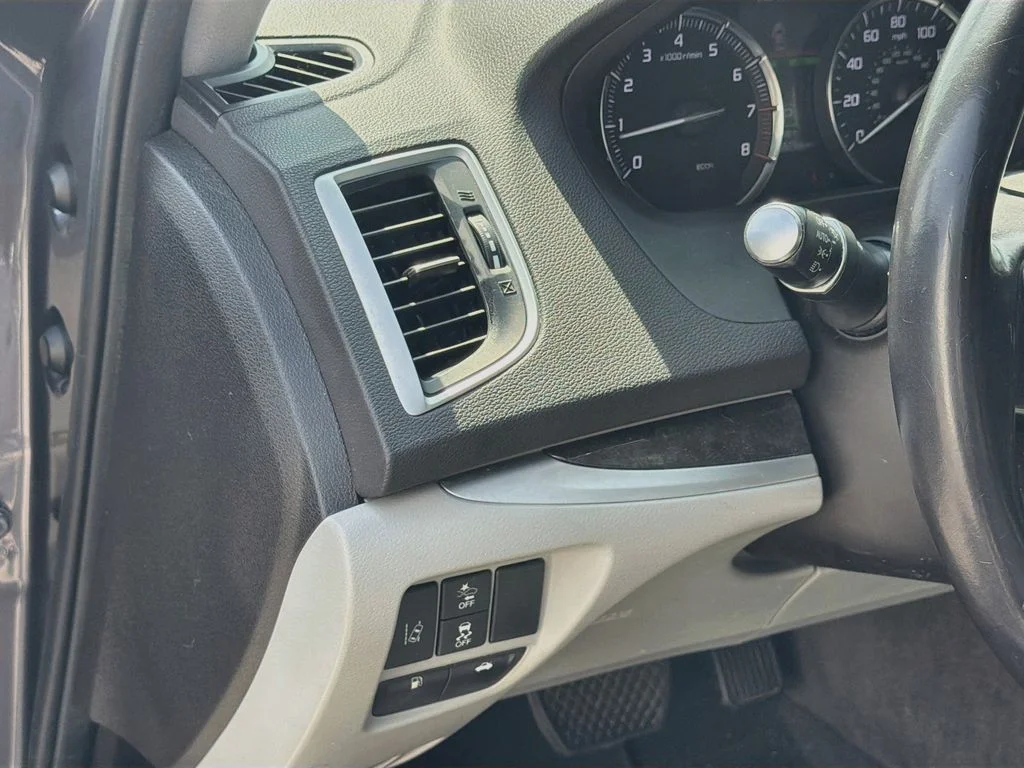 Used 2018  Acura 2.4L image 10