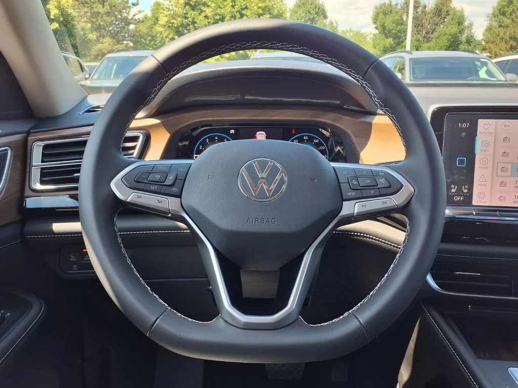 New 2026 Deep Black Pearl Volkswagen SE image 14