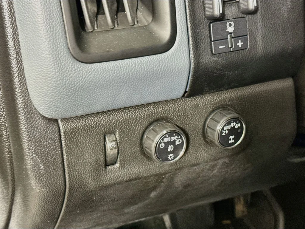 Used 2017 White Chevrolet Z71 image 10