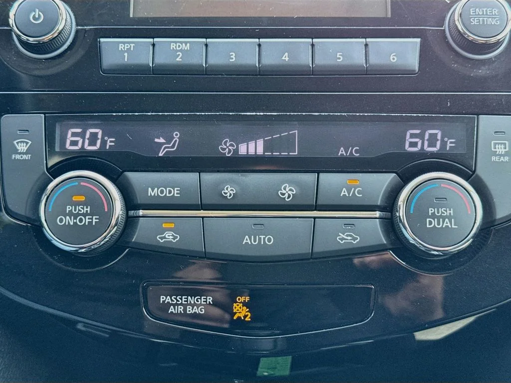 Used 2014 Silver Nissan SV image 18