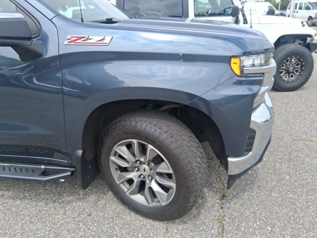 Used 2021 Gray Chevrolet LT image 3