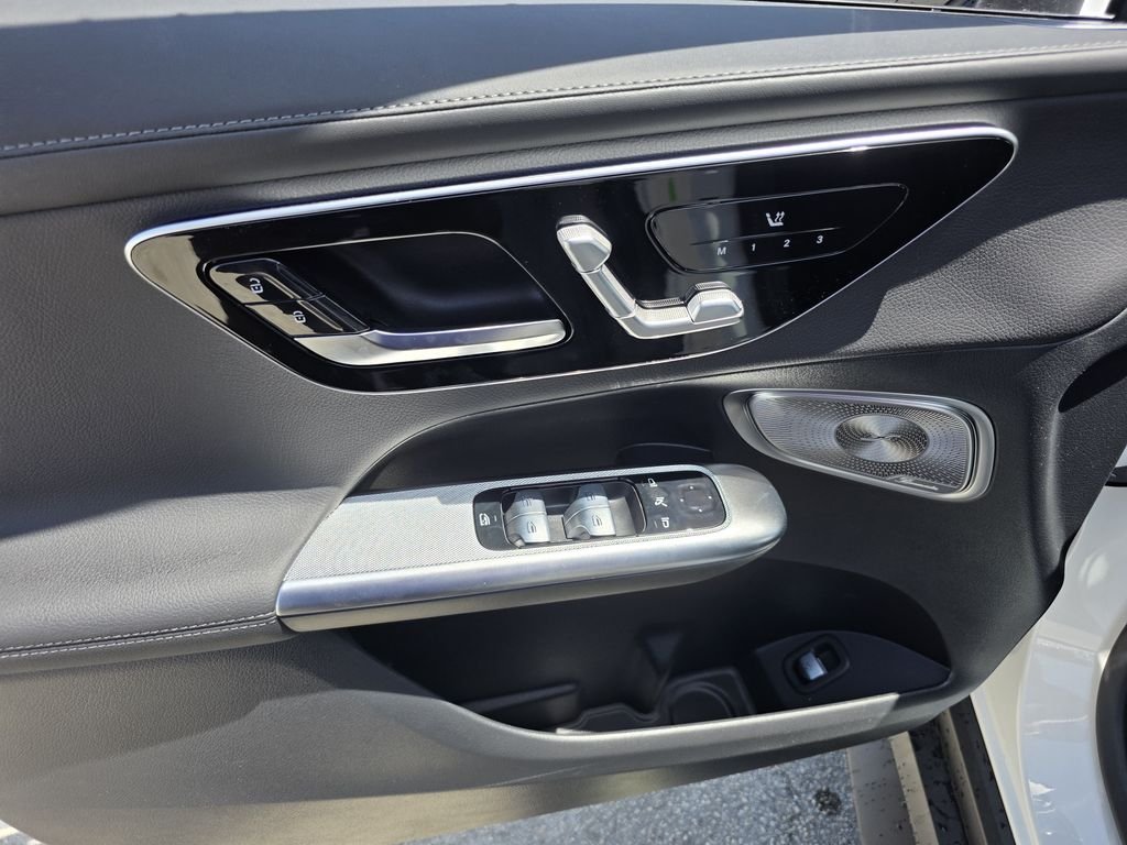 New 2026 Polar White Mercedes-Benz GLC 300 image 19