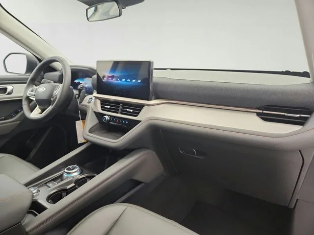 New 2026 Vapor Blue Metallic Ford Active image 62