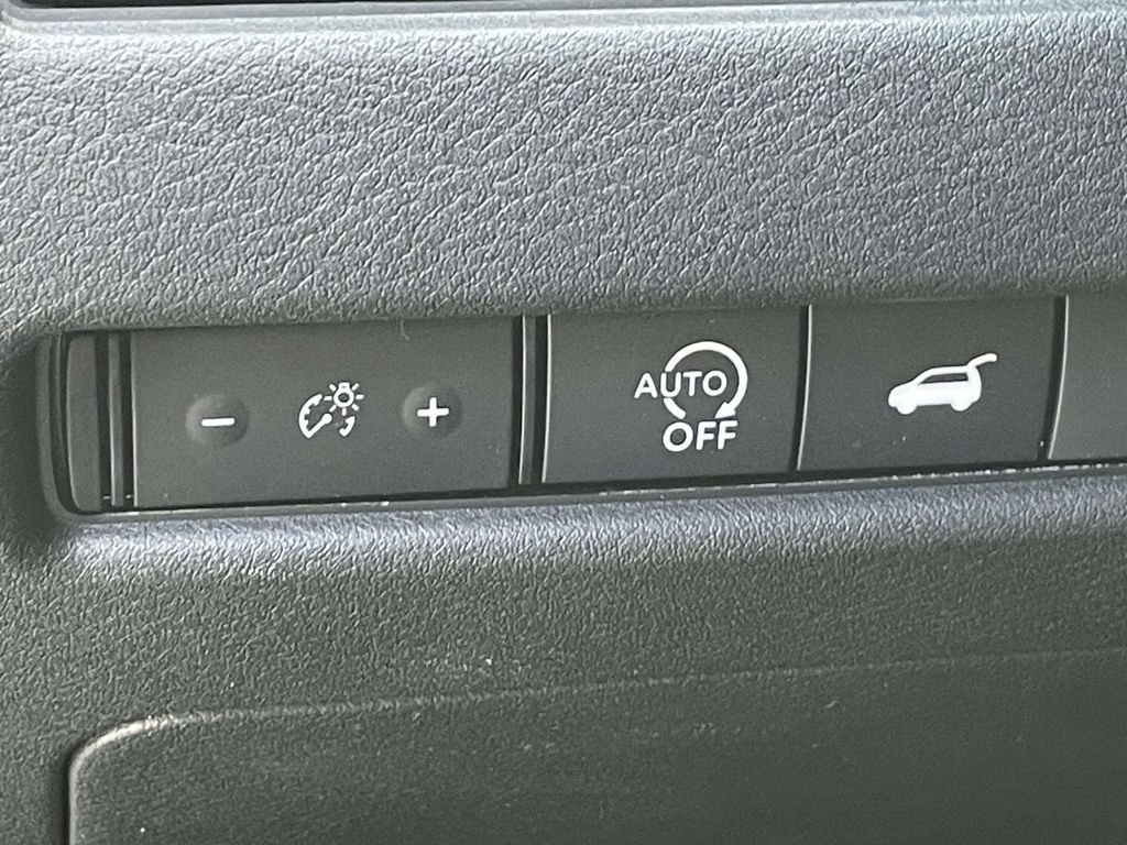 New 2026 Boulder Gray Pearl / Super Black Two-tone Nissan Platinum image 18