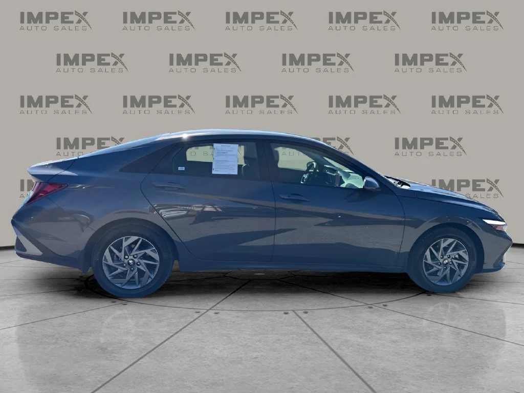 Used 2024 Gray Hyundai SEL image 6