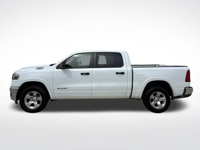 Used 2025 White Ram Big Horn/Lone Star image 6