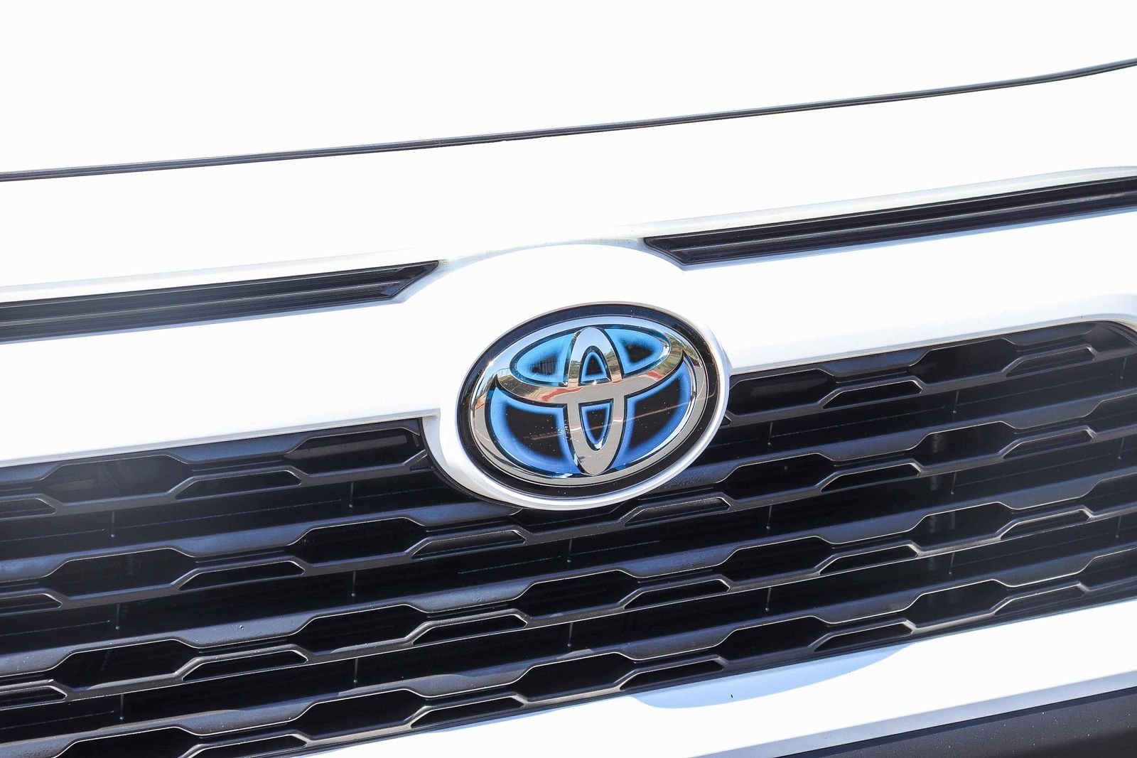 Certified Used 2023 Ice Toyota XLE image 13