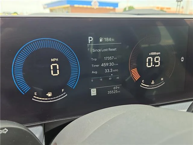 Used 2025 Ultimate Red Hyundai SEL Front-Wheel Drive image 14
