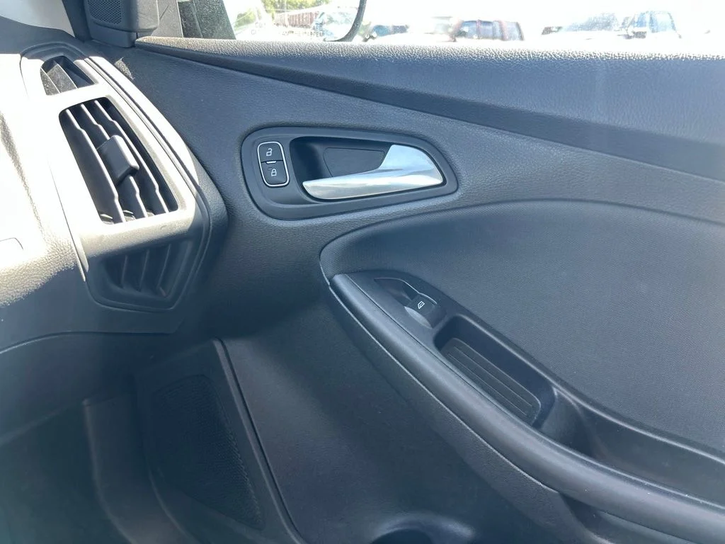 Used 2018 White Ford SE image 18