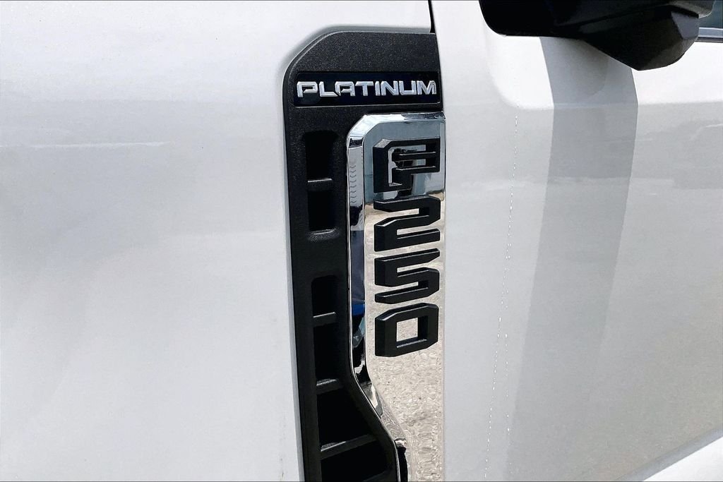 New 2026 Star White Metallic Tri-Coat Ford Platinum image 15