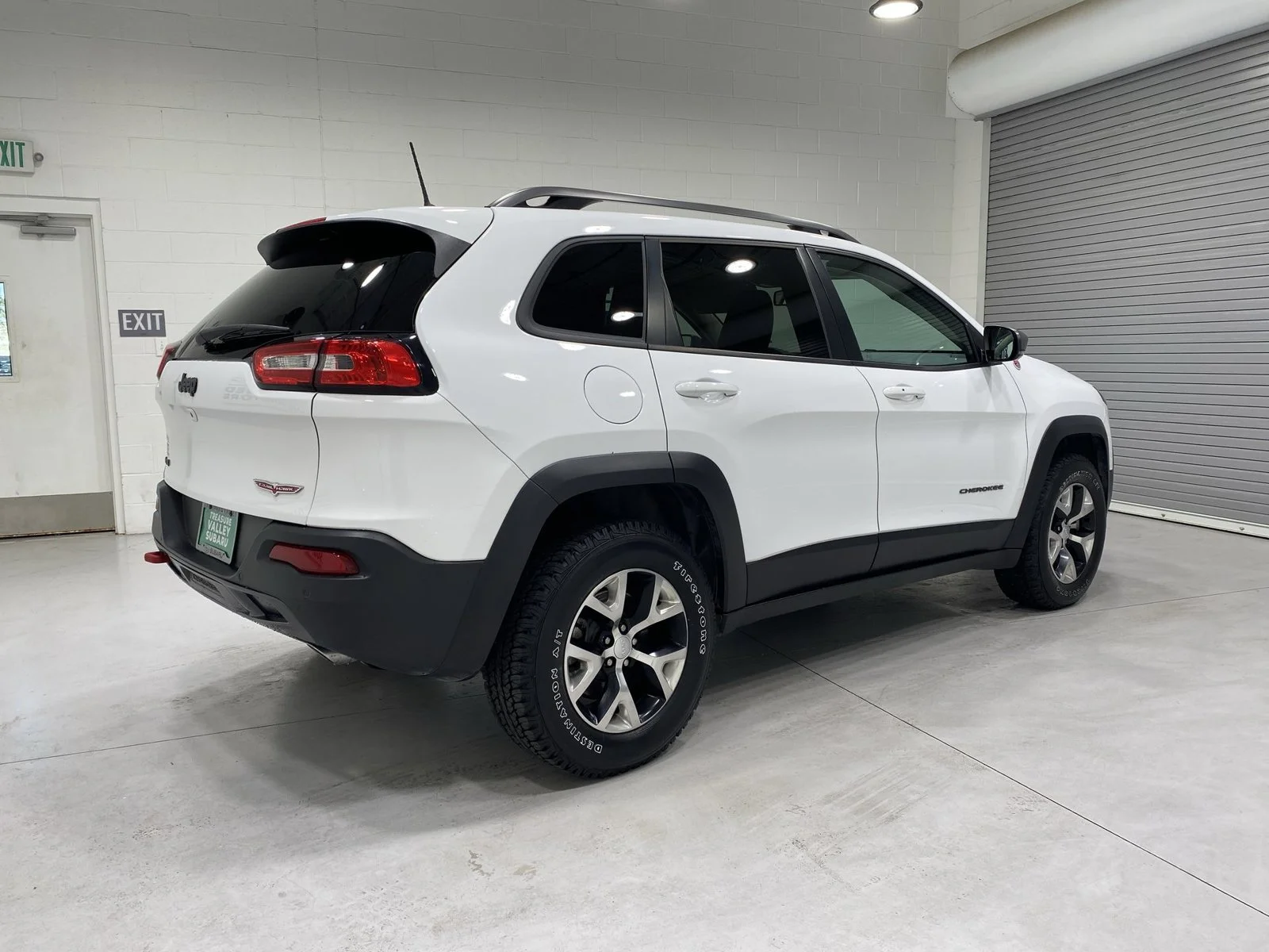 Used 2018 White Jeep Trailhawk image 8