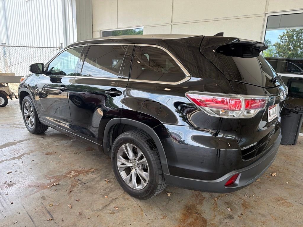 Used 2014 Black Toyota XLE V6 image 2