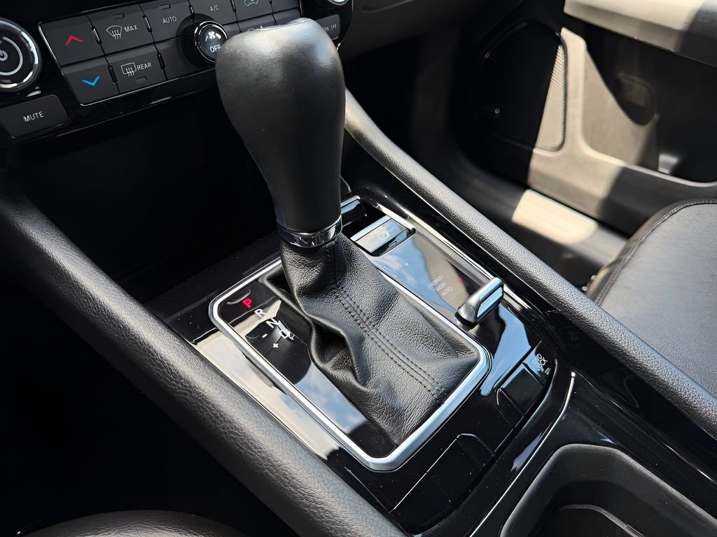 Used 2023 Silver Jeep Limited image 19