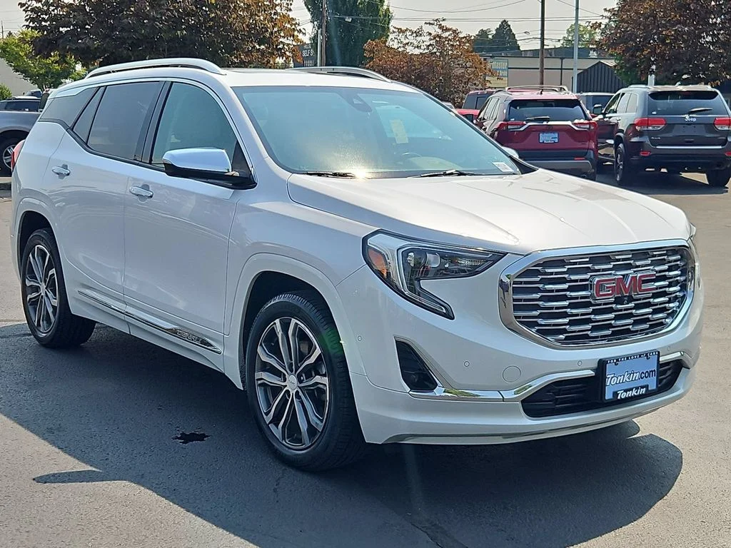 Used 2020 White Frost Tricoat GMC Denali image 8