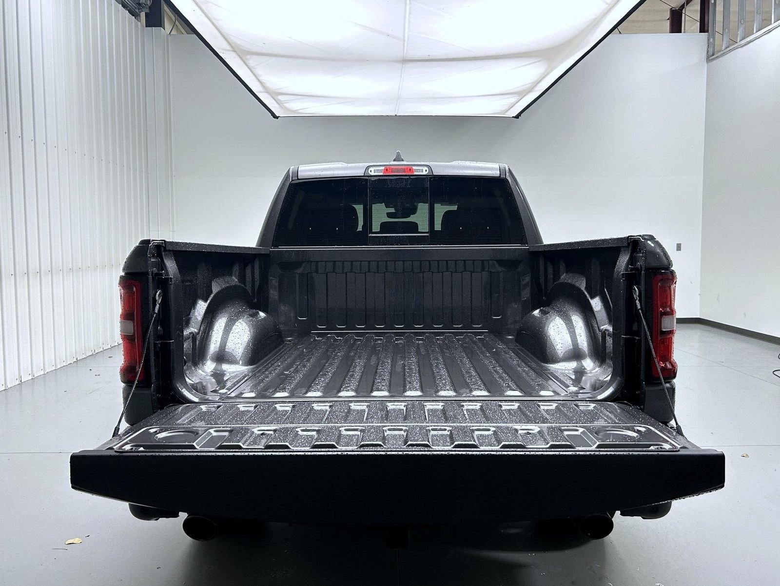 New 2026 Granite Crystal Metallic Clear-Coat Exterior Paint RAM Laramie image 21