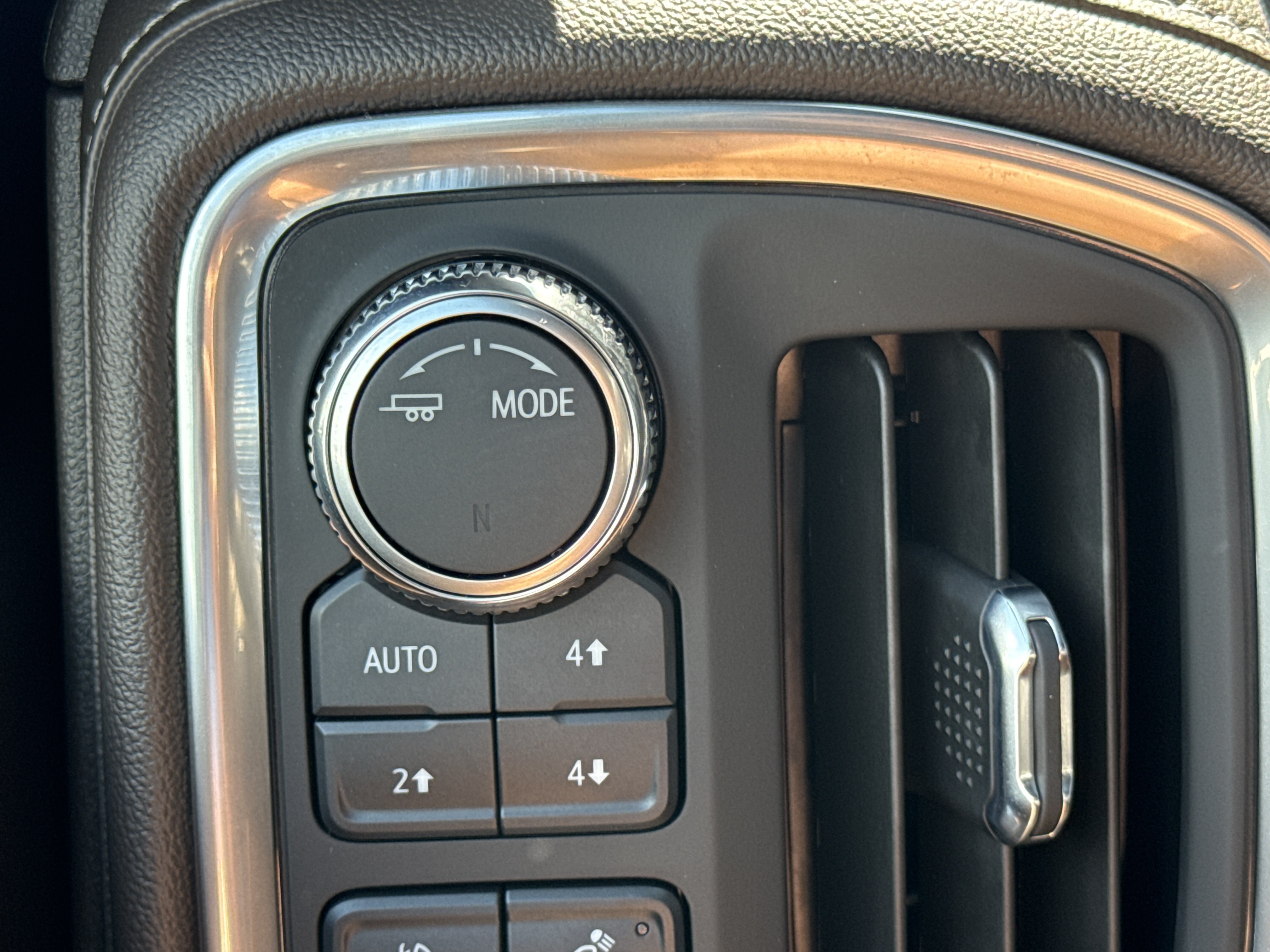 Used 2022 Dark Sky Metallic GMC SLT 4WD image 23