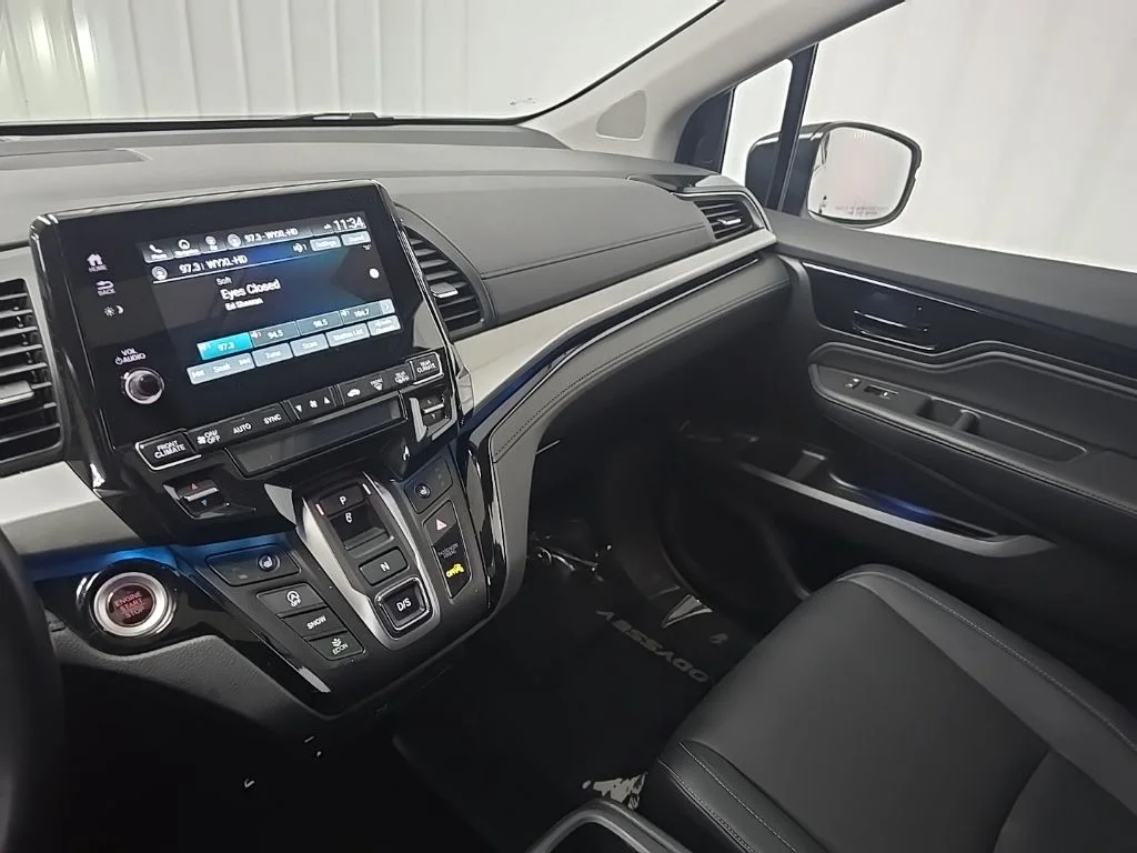 Used 2022 Platinum White Pearl Honda Touring image 27