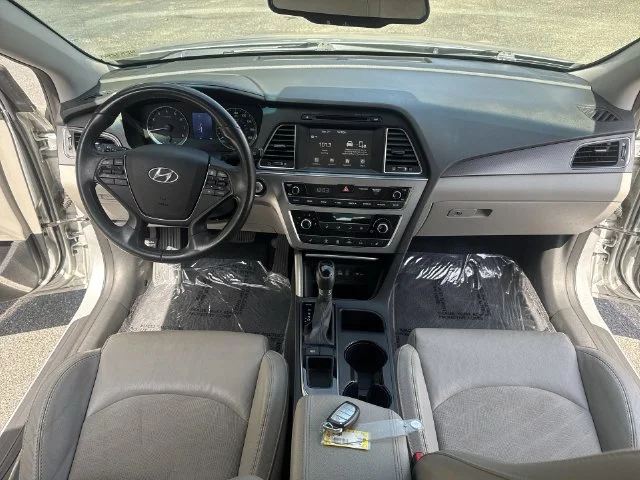 Used 2016 Silver Hyundai Sport image 9