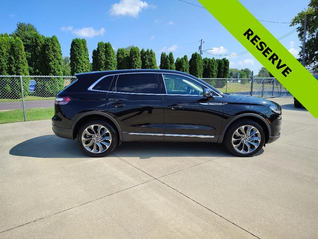 Used 2022 Infinite Black Metallic Lincoln Reserve image 2