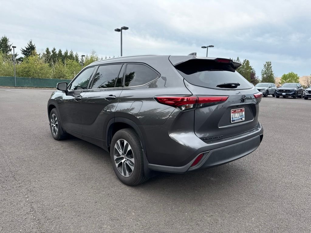 Used 2022 Magnetic Gray Metallic Toyota XLE image 4