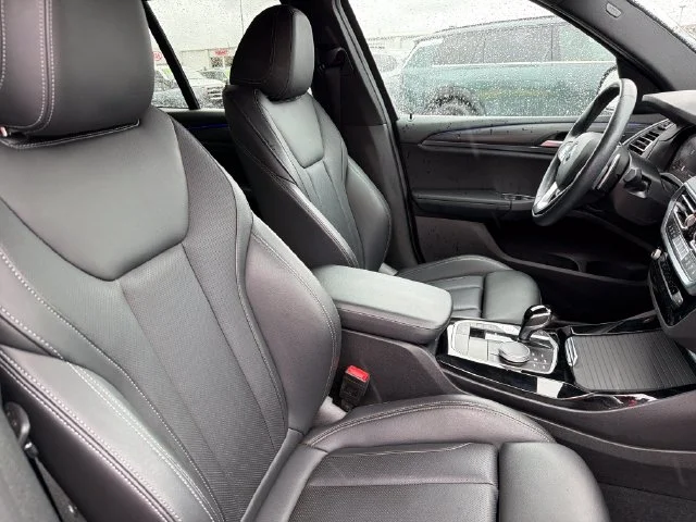 Used 2022 Black BMW sDrive30i image 25