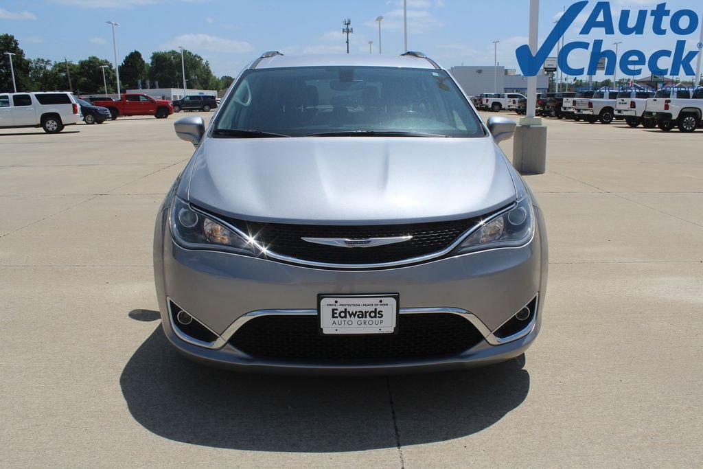 Used 2020 Silver Chrysler Touring L image 8