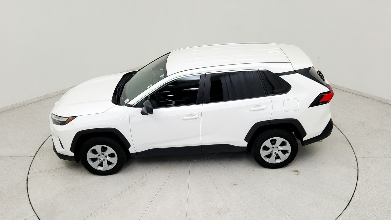 Used 2025 White Toyota LE image 17